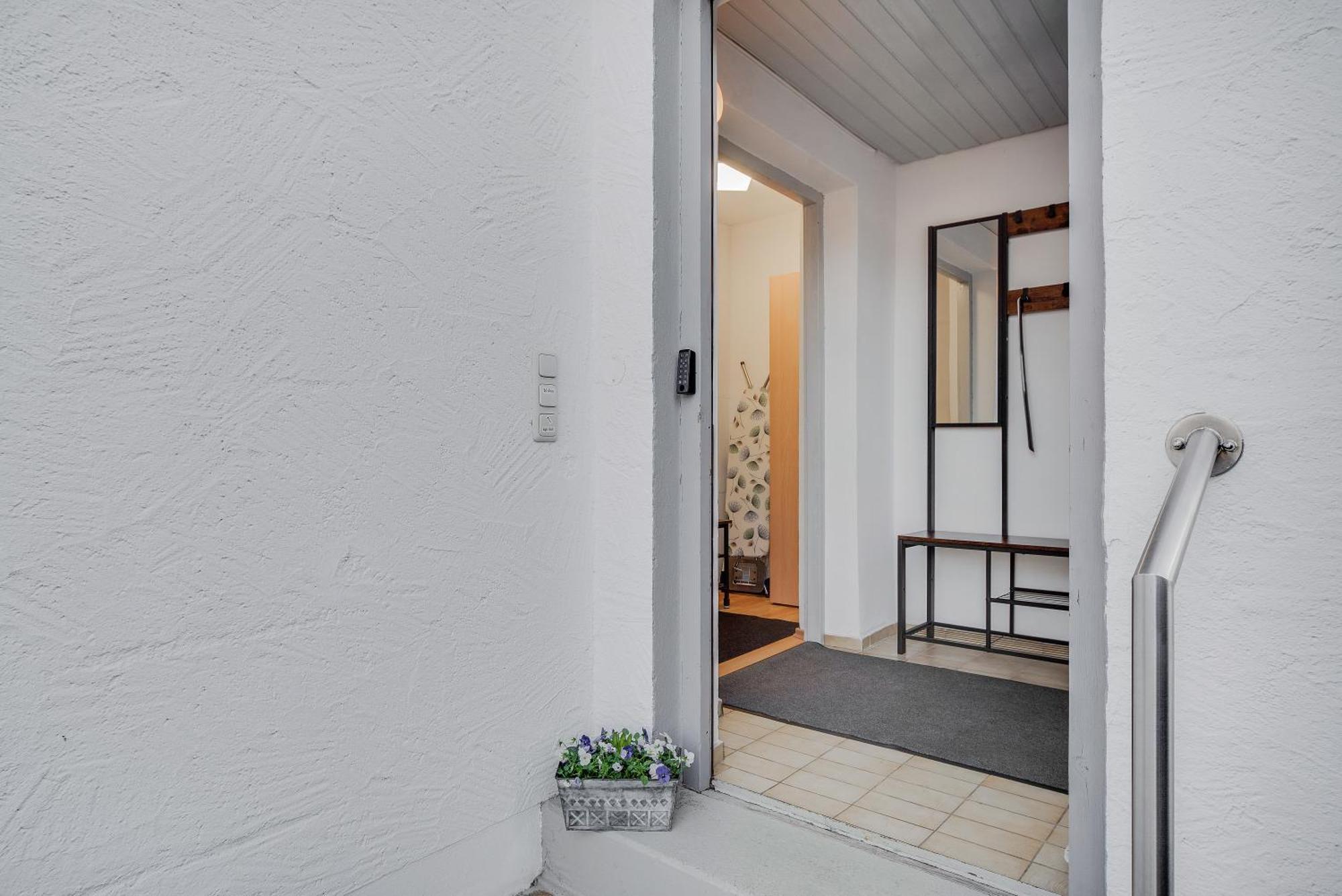 Fewo-Lavees Moderne Zentrale Fewo Nahe Omv Wacker Kliniken Burg -Eigener Eingang-Schluesselloser Check In Burghausen Dış mekan fotoğraf