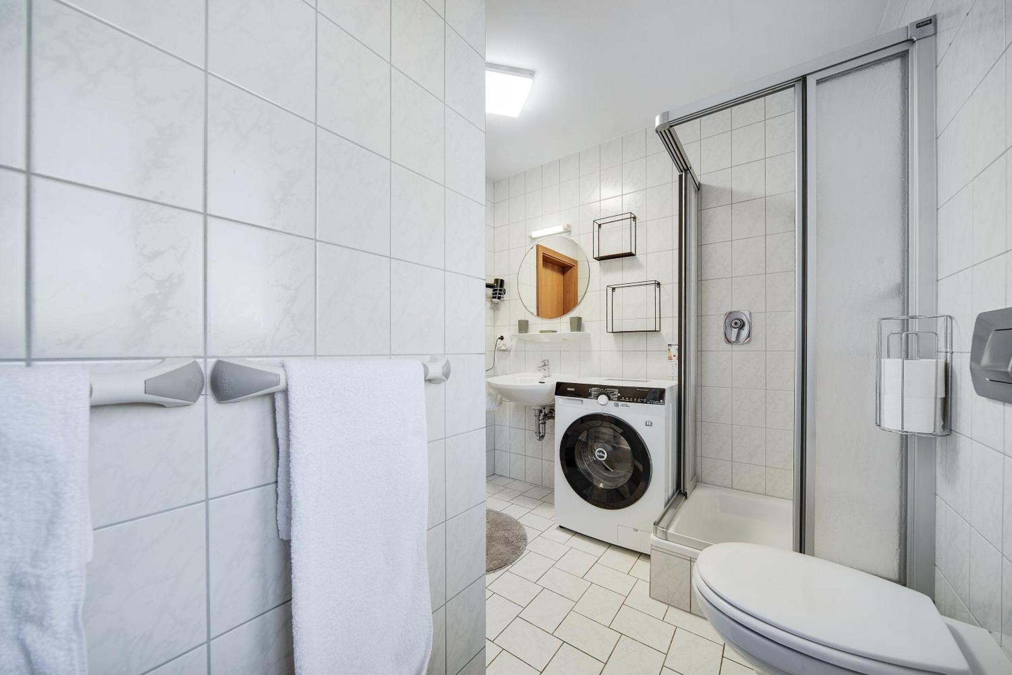 Fewo-Lavees Moderne Zentrale Fewo Nahe Omv Wacker Kliniken Burg -Eigener Eingang-Schluesselloser Check In Burghausen Dış mekan fotoğraf